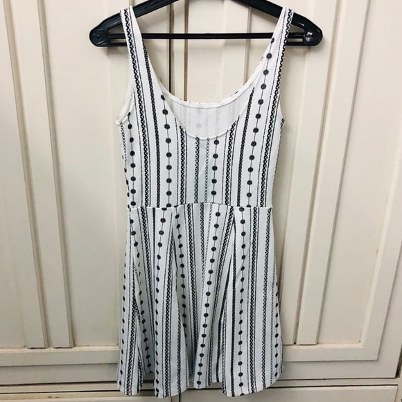 Skater dress - Picture 4 of 7